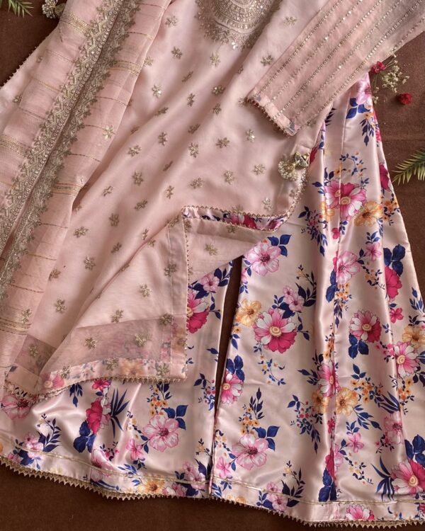Yadgaar - Pink - Image 4